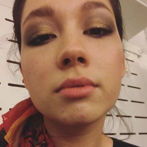 Meet your Posher, Ana